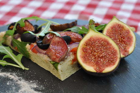 Ricotta pizza with figs