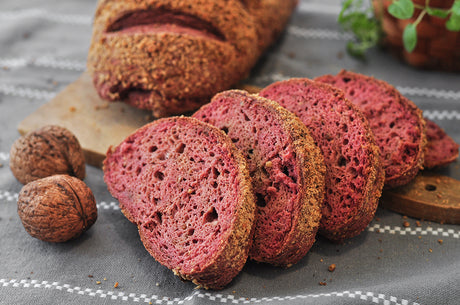 Low-carb bread baked beetroot in a nut crust