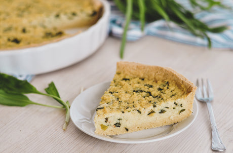 Curd pie with shallots