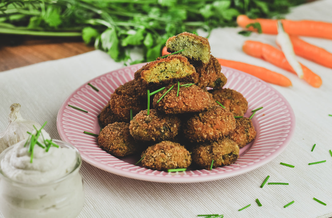 Green pea and red lentil patties with cauliflower cream