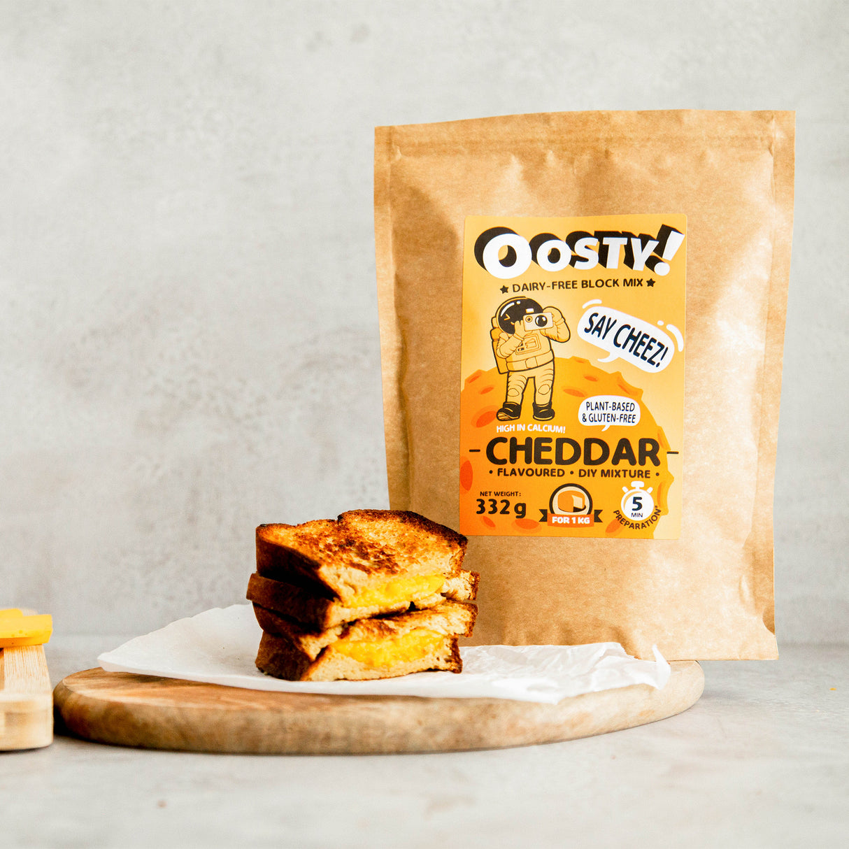 Oosty Cheddar flavoured plant-based mixture 332g